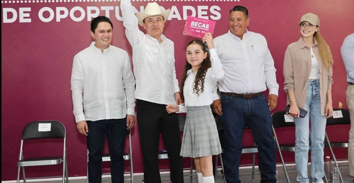 Entrega Durazo equipamiento y becas en municipios del noroeste