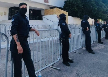 Nueva jornada de protestas mantienen cercado el Congreso de Sonora; abogado suma 47 días en huelga de hambre