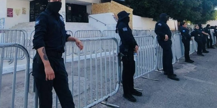 Nueva jornada de protestas mantienen cercado el Congreso de Sonora; abogado suma 47 días en huelga de hambre