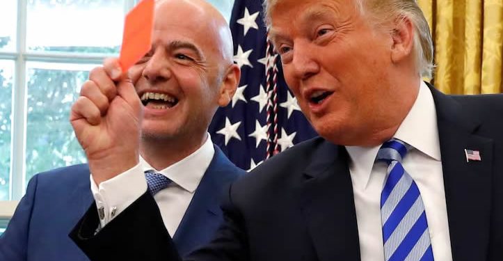 La injerencia de Trump ante la FIFA provoca un escándalo en el Mundial: el presidente de EE UU admite que llamó a Infantino para que se revisara la tarjeta roja a Balogun