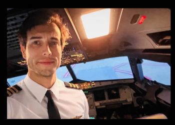 Un instructor de aviación se arroja al vacío en pleno vuelo y su alumna logra aterrizar