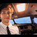 Un instructor de aviación se arroja al vacío en pleno vuelo y su alumna logra aterrizar