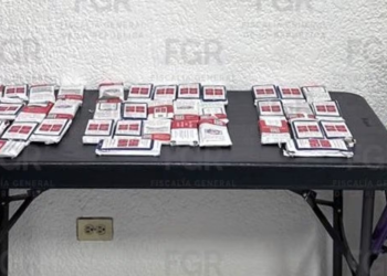 Detienen a dos mujeres con 385 mil dólares en Sonora; FGR investiga presunto lavado de dinero