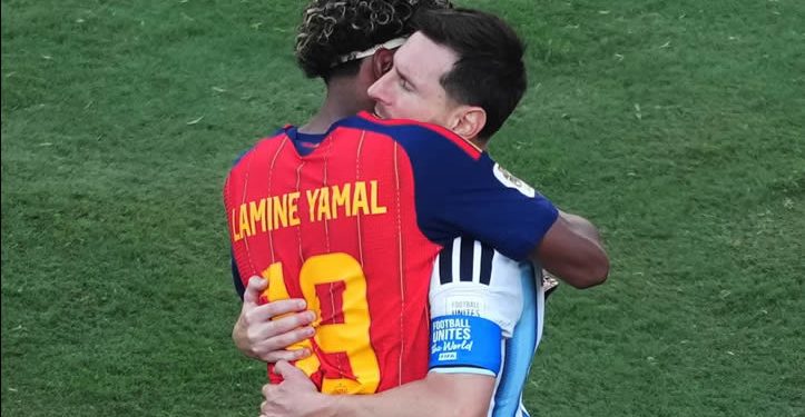 El gesto de Lamine Yamal con Messi en medio de los festejos de España tras ganarle la Copa del Mundo a Argentina