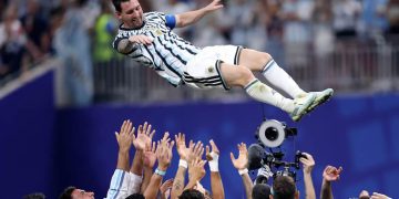 Argentina se levanta de la muerte y remonta a Egipto con tres goles en 15 minutos