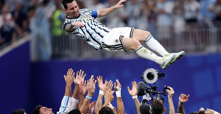Argentina se levanta de la muerte y remonta a Egipto con tres goles en 15 minutos
