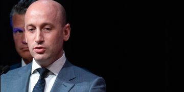 Stephen Miller afirma que cárteles impiden que el sistema judicial y político de México funcione