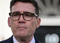 Carlos III nombra a Andy Burnham primer ministro de Reino Unido