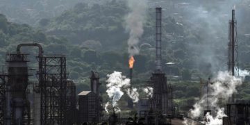 EU recauda más de 13 mil mdd por petróleo venezolano sin transparentar el destino de los recursos: Financial Times