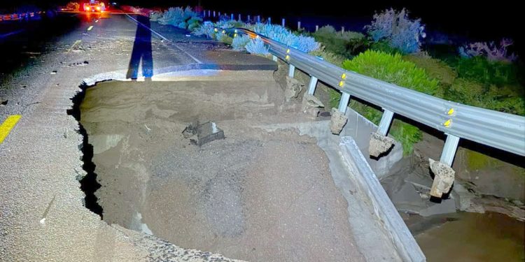 Lluvias por monzón mexicano colapsan puente; cierran carretera Agua Prieta-Janos entre Chihuahua y Sonora