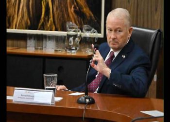 Ronald Johnson sostiene una reunión con la secretaria de Agricultura para erradicar el gusano barrenador