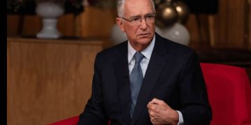 Tribunal británico sanciona a Salinas Pliego por espionaje en litigio