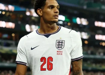 Mundial 2026: el inglés Jarell Quansah recibe dos partidos de sanción por su roja ante México