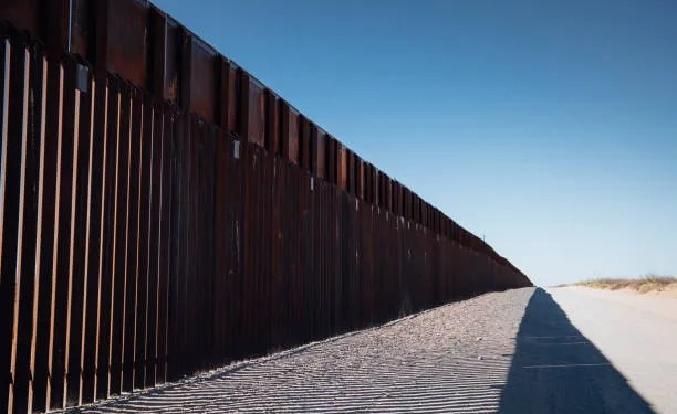 Estados Unidos reactiva muro fronterizo de 100 kilómetros entre Arizona y Sonora