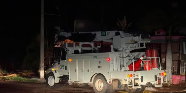 Lluvias y vientos de hasta 93 km/h causan daños en el sur de Sonora; reportan cortes de luz y afectaciones viales