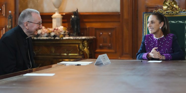 Sheinbaum se reúne con Pietro Parolin, secretario de Estado del Vaticano, en Palacio Nacional