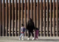 Un bufete ligado al Gobierno Trump recibe un contrato millonario para defender a menores migrantes