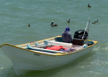 Dos Pescadores Fueron Rescatados tras Quedar Atrapados en Bahía de Kino