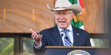 Detención de ‘El Mayo’ debe ser calificada como una victoria de México y EU: ex embajador Ken Salazar