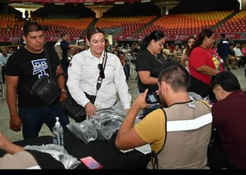 Avanza Gobierno de Sonora en la organización del ciclo escolar 2026-2027; concluye entrega de uniformes en Hermosillo