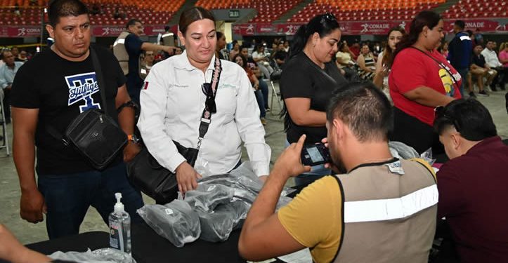 Avanza Gobierno de Sonora en la organización del ciclo escolar 2026-2027; concluye entrega de uniformes en Hermosillo