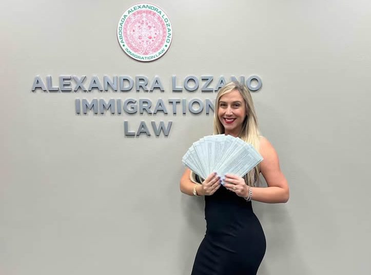 Seis deportados, un jet rosa y una mansión en México: el supuesto fraude que volvió millonaria a ‘La abogada de los milagros’