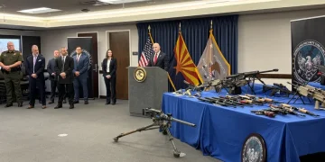 EU desmantela red de estadunidenses que traficaba armas a México