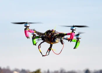 Drones en frontera fueron derribados en territorio de EU y eran usados por traficantes de migrantes: Defensa