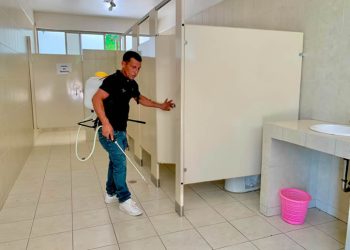 SEC y Congreso de Sonora inician fumigación en tres secundarias de Navojoa