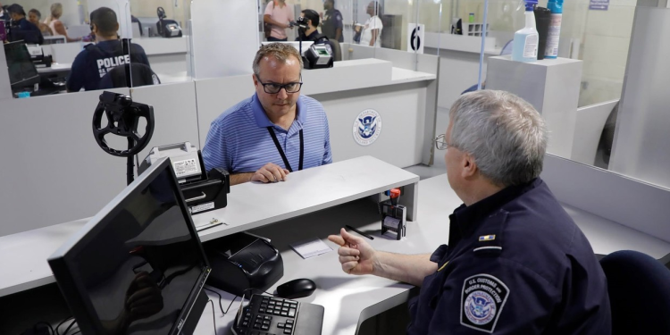 California, Texas, Nuevo México y Arizona permitirán el ingreso legal y automático sin pasaporte ni visa americana a quienes puedan obtener un Formulario DSP-150
