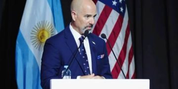 DEA califica a Harfuch como “socio de confianza” y “buen amigo de EU” en conferencia antidrogas de Argentina