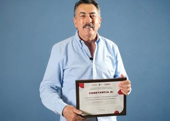 Recibe Javier Lamarque constancia que acredita su formación para coordinar los Comités de Defensa de la Transformación en Sonora