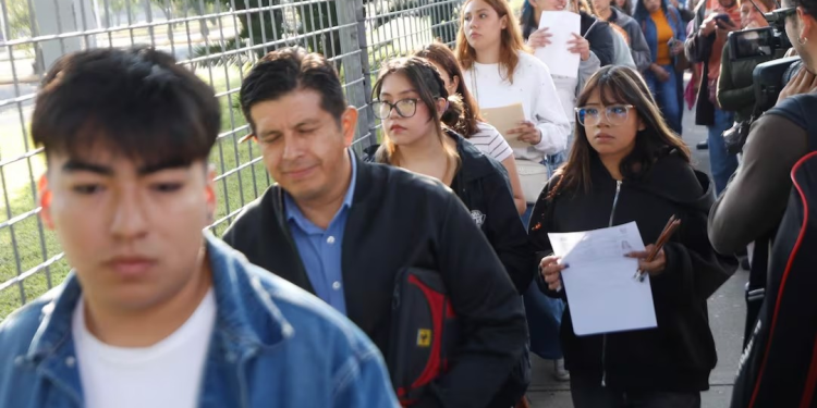 UNAM reporta asistencia de 4 mil 200 jóvenes al primer examen de control en CDMX; representa el 80% de los convocados
