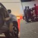 Golpearon a mujer desde pick up; conductor aceleró y la arrastró en Agua Prieta