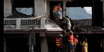 El riesgo de una segunda riada amenaza Nepal y Tíbet tras una catástrofe que deja ya al menos 584 muertos