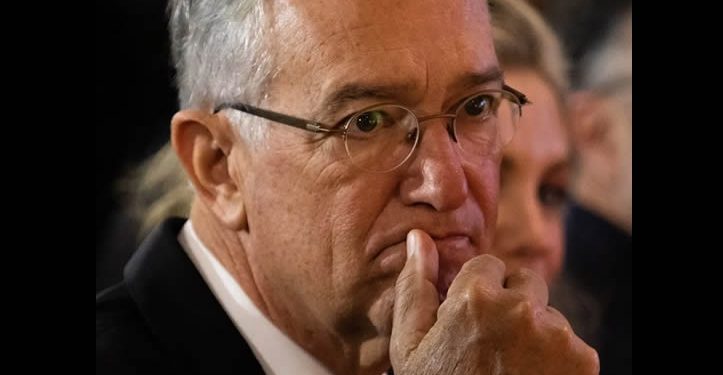 Salinas Pliego asegura que reforma de doble nacionalidad busca bloquear su llegada a la presidencia