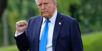 Trump anuncia nuevos aranceles del 50% a productos de Canadá a partir de enero de 2027