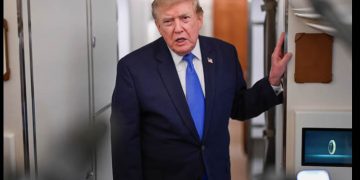 Trump dijo que el lunes comenzarán las nuevas conversaciones con Irán tras frenar los ataques previstos contra el régimen
