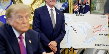 Trump firma un decreto para cambiar el nombre del Lago de Ontario a “Lago de América”