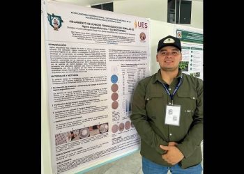 Estudiante de la UES presenta investigación en Congreso Nacional de Fitopatología