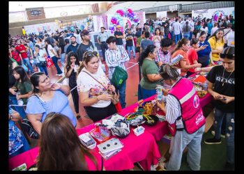Realizan jornada de venta de útiles escolares con descuento en Hermosillo