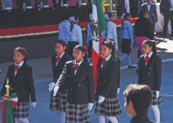 Las escoltas ya no serán de alumnos de excelencia; selección estará a cargo del Consejo Técnico Escolar