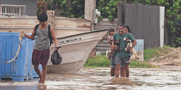 Huracán Polo deja saldo blanco en Baja California Sur; llaman a extremar precauciones por impacto en Sonora