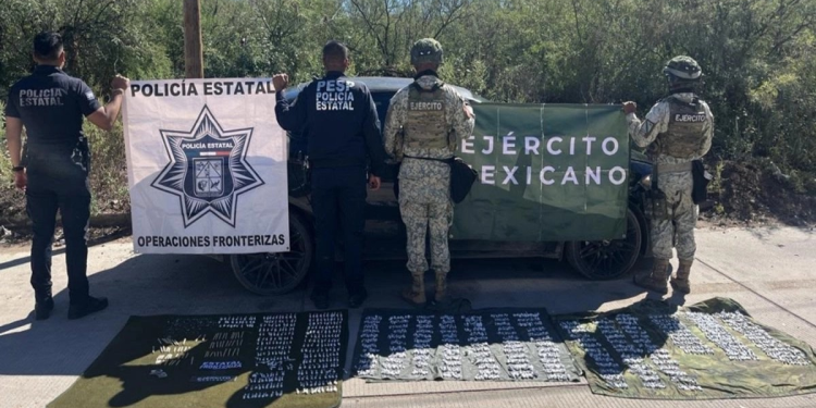 Aseguran en Agua Prieta vehículo con 2 mil 50 envoltorios de cocaína