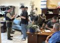 Dos mexicanos detenidos por ICE en Arizona; aseguran armas y un tráiler