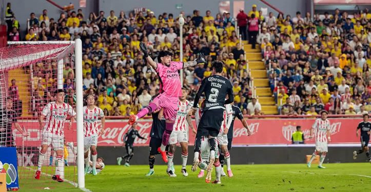 Henry Martín brilla con un triplete en la victoria del América sobre Necaxa en la Liga MX