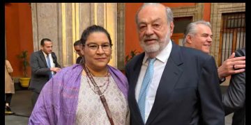 Con la presidencia de la SCJN en juego, Lenia Batres se toma foto con el magnate Carlos Slim