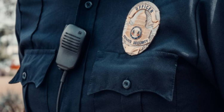 Se hacían pasar por policías: detienen a dos sujetos armados que recorrían calles de Sonora con uniformes