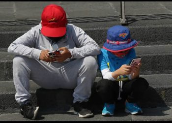 Aprueban la restricción total de teléfonos celulares en primarias y secundarias