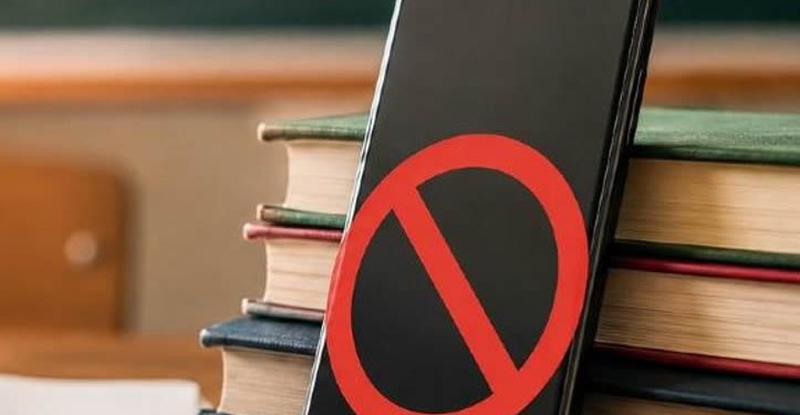 SEP publica reglas para celulares en aulas: prioriza enfoque formativo y asambleas con padres